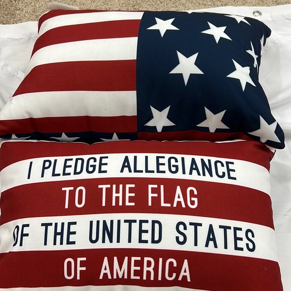 Set of two flag pillows new in plastic wrap - Picture 1 of 5
